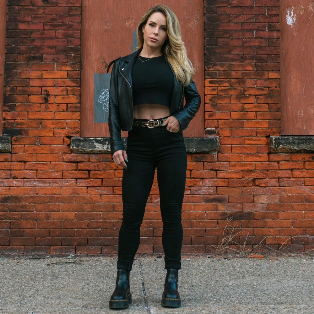 Meet your Posher, Hana